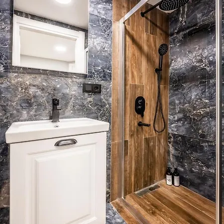 Inviting 1br Flat With Ac In Cihangir District *