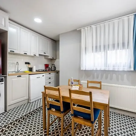 Inviting 1br Flat With Ac In Cihangir District Διαμέρισμα *